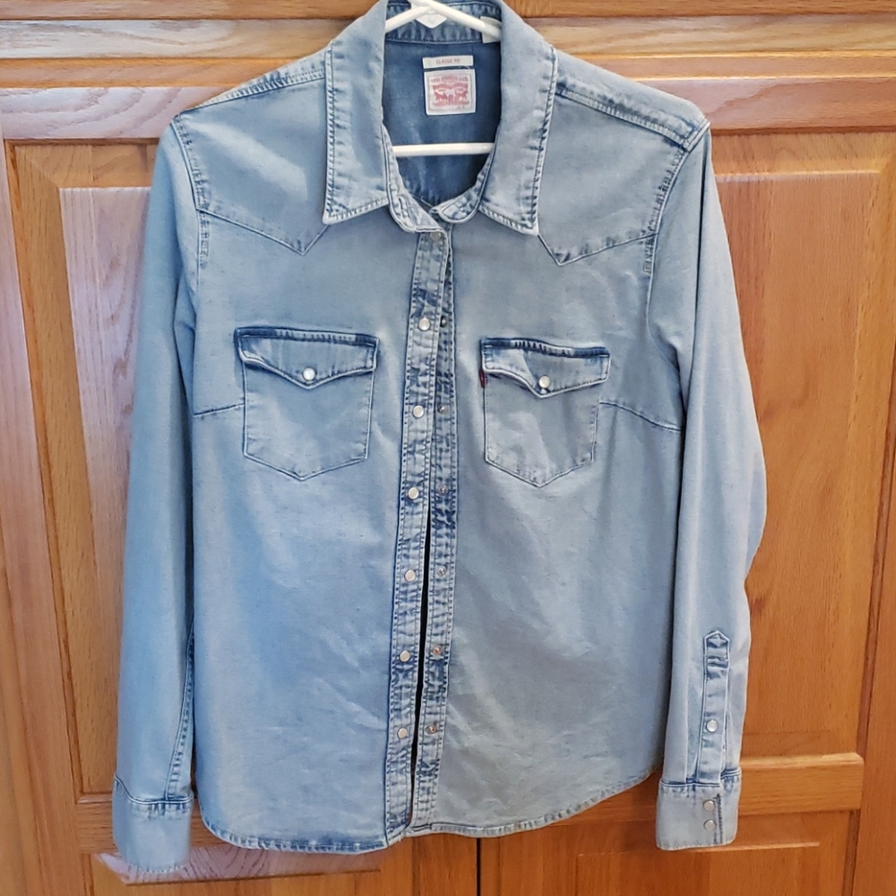 Levi denim shirt size Large fits like Medium